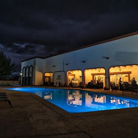 Hotel Hacienda Nuevo Casas Grandes ภายนอก รูปภาพ