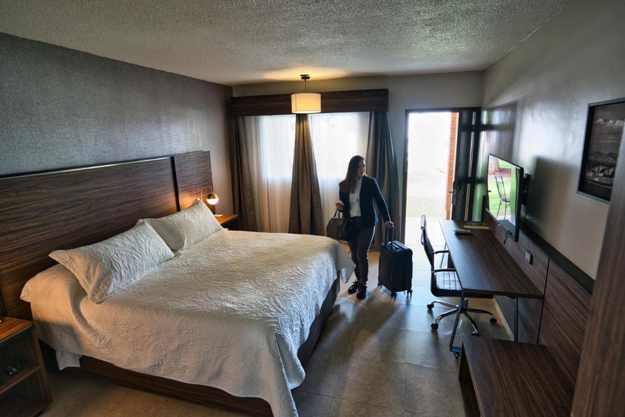 Hotel Hacienda Nuevo Casas Grandes ภายนอก รูปภาพ