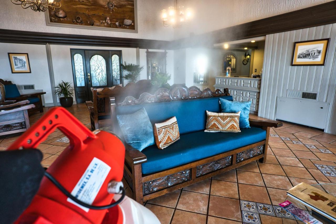 Hotel Hacienda Nuevo Casas Grandes ภายนอก รูปภาพ