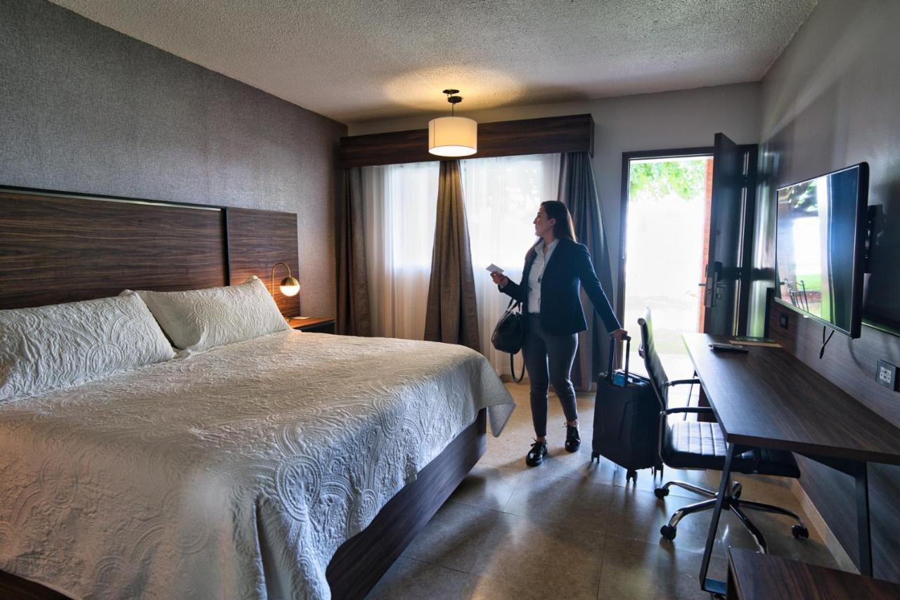 Hotel Hacienda Nuevo Casas Grandes ภายนอก รูปภาพ