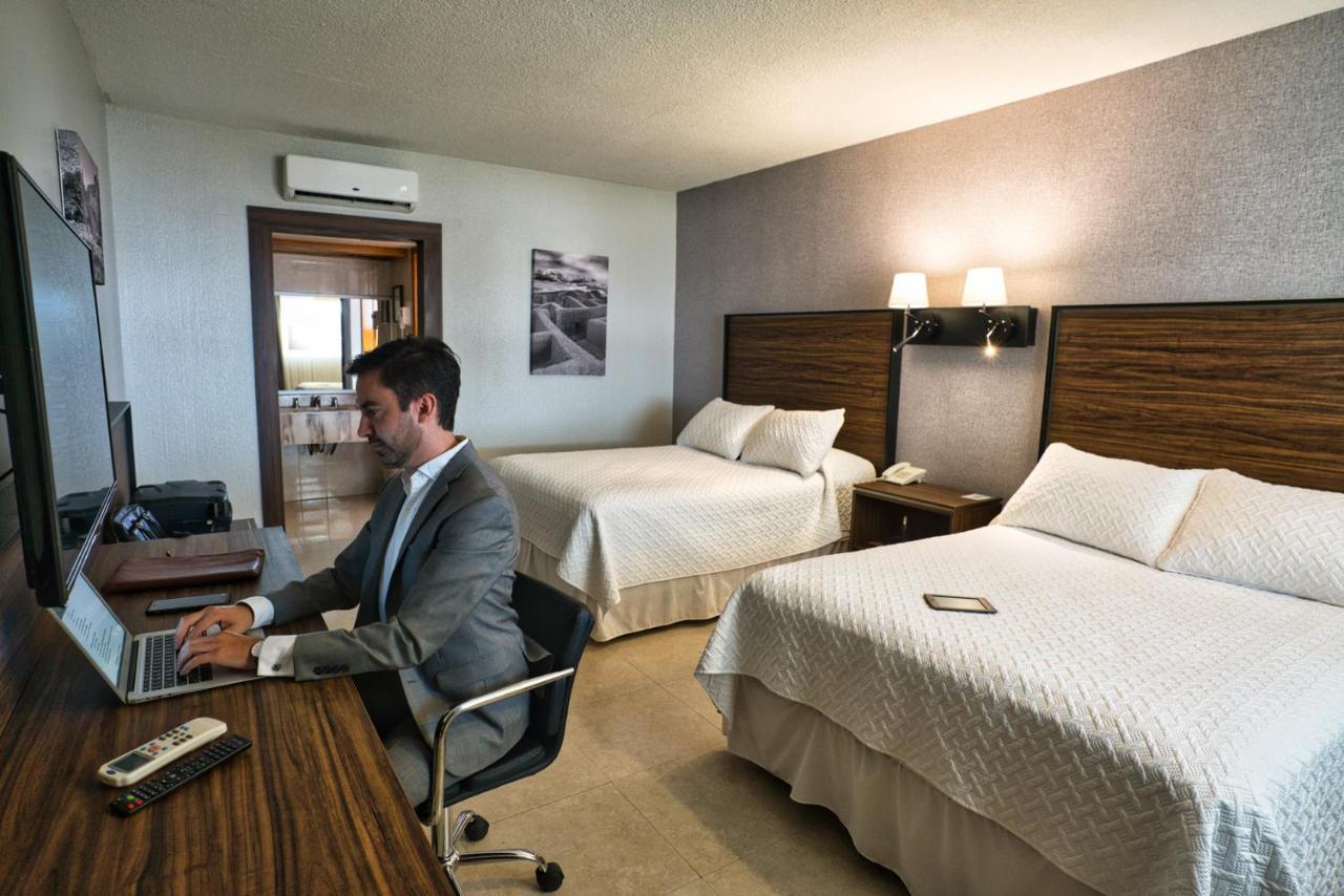 Hotel Hacienda Nuevo Casas Grandes ภายนอก รูปภาพ