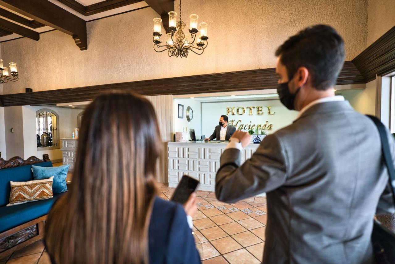 Hotel Hacienda Nuevo Casas Grandes ภายนอก รูปภาพ
