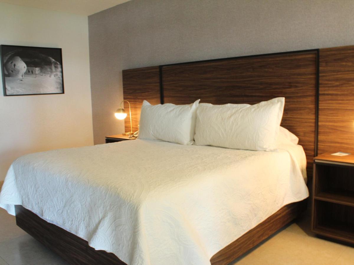 Hotel Hacienda Nuevo Casas Grandes ภายนอก รูปภาพ