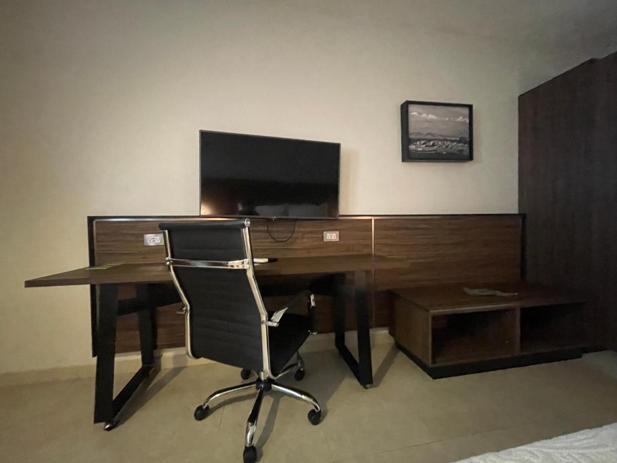 Hotel Hacienda Nuevo Casas Grandes ภายนอก รูปภาพ