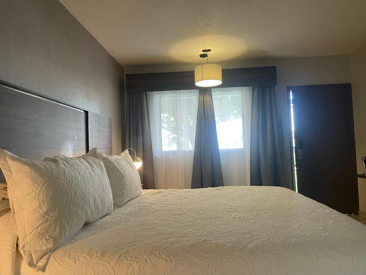 Hotel Hacienda Nuevo Casas Grandes ภายนอก รูปภาพ